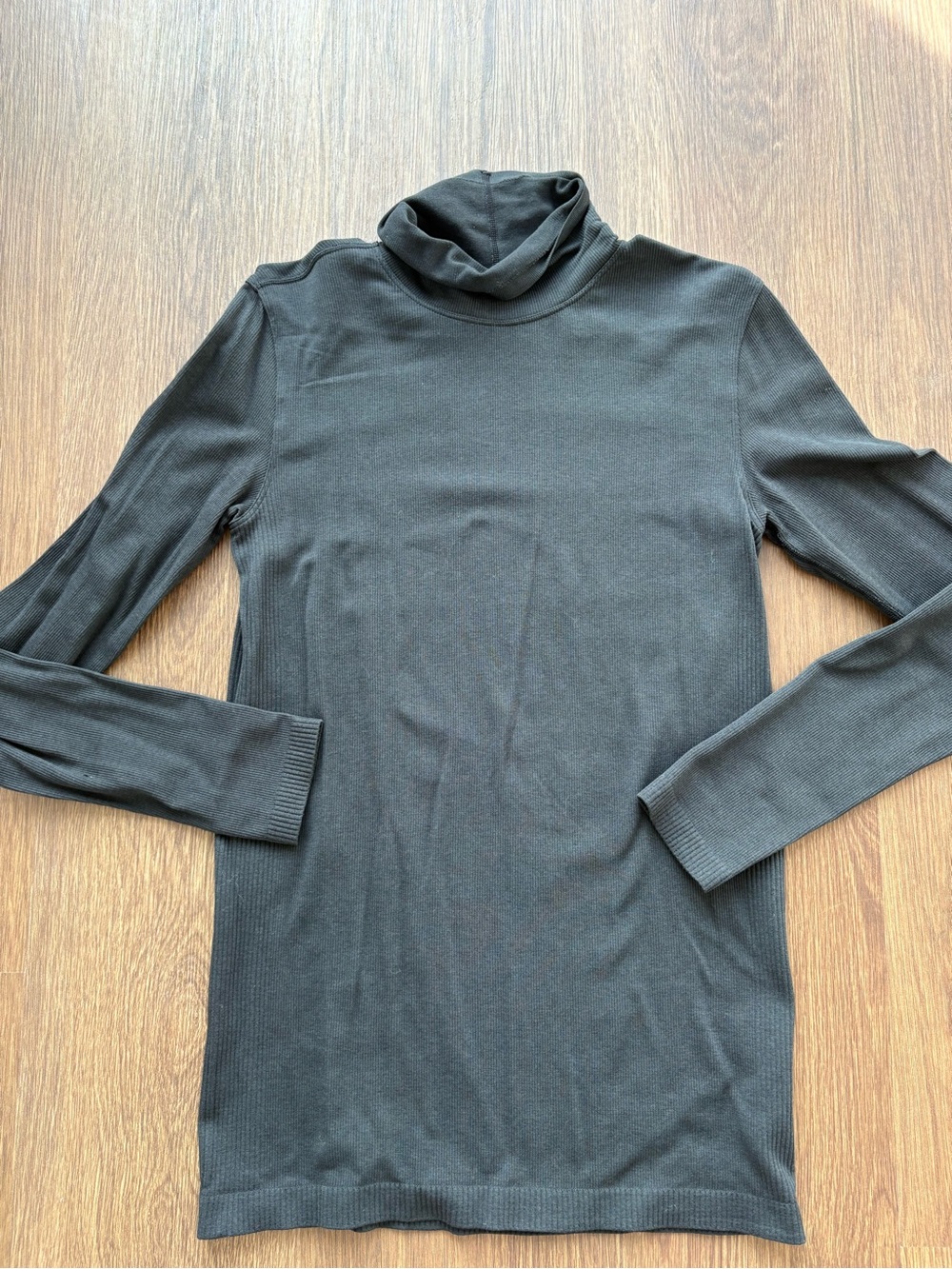 Lululemon Women’s Size 10 Classic Black Ribbed Turtleneck Long Sleeve Top